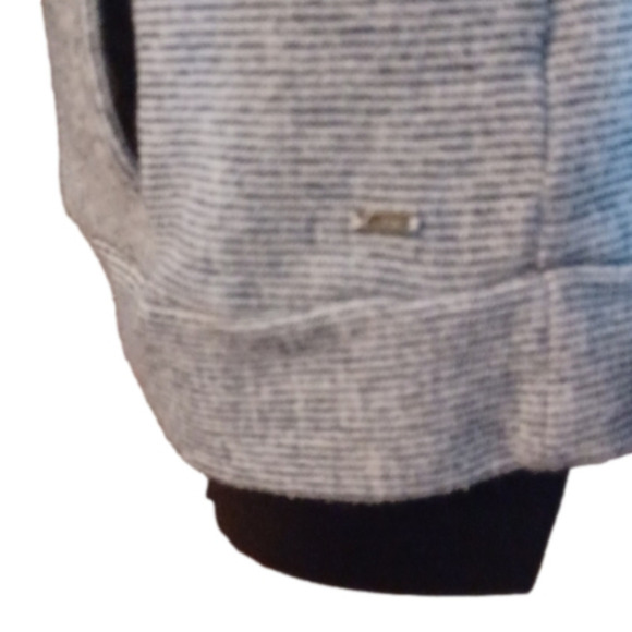 𝅺tommy Hilfiger cowl neck top. Pretty fabric and style. Size medium. - Picture 5 of 12